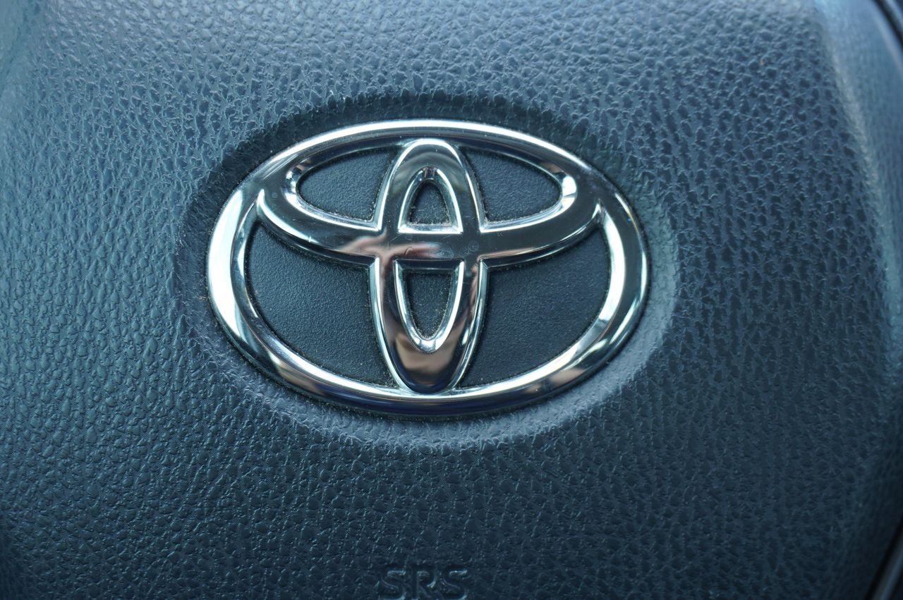 Vehicle image 18 of 30