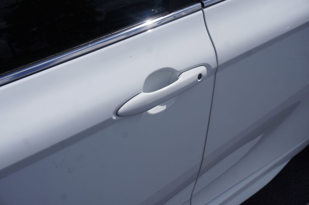 Vehicle image 28 of 30