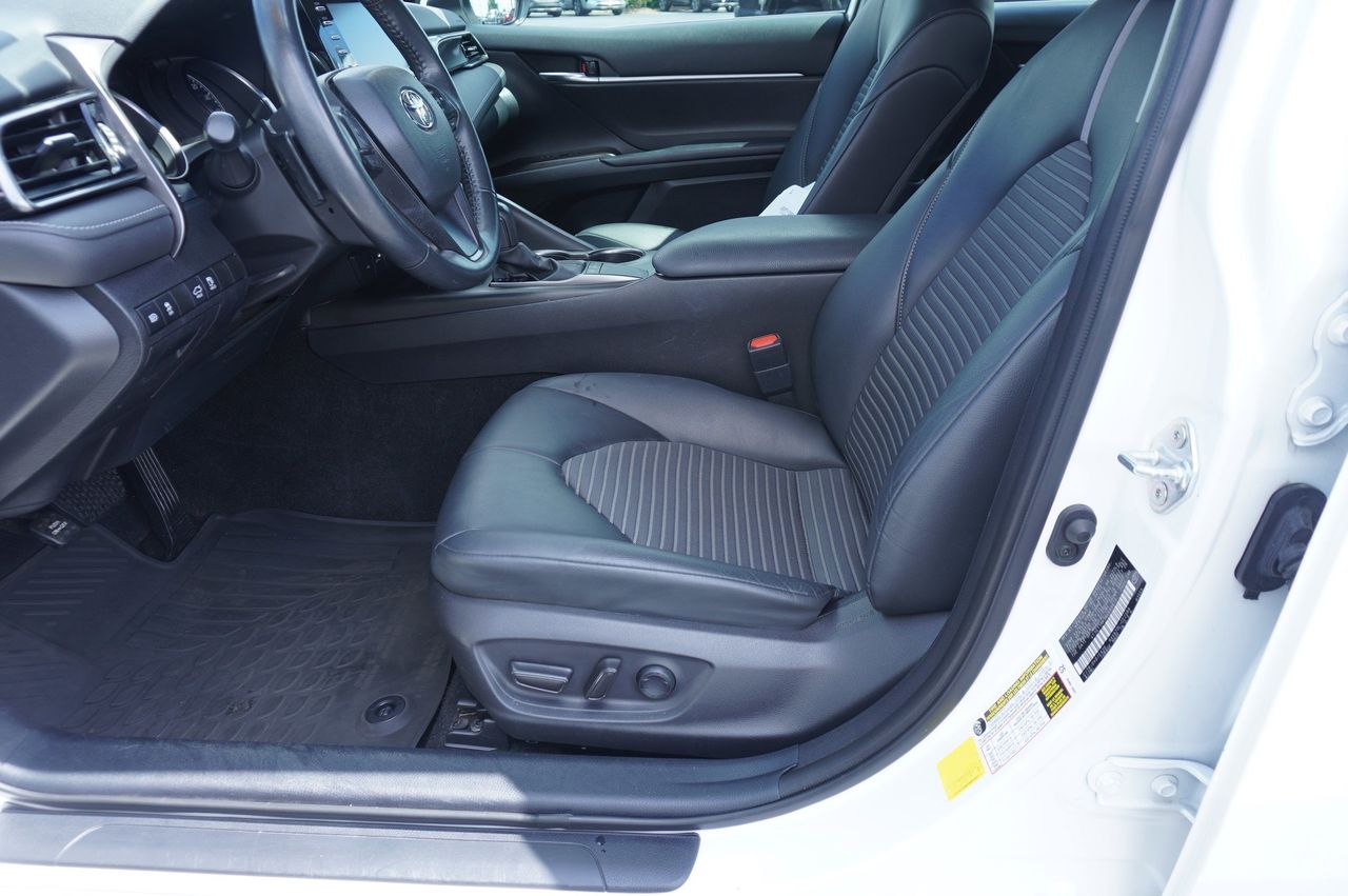 Vehicle image 25 of 30
