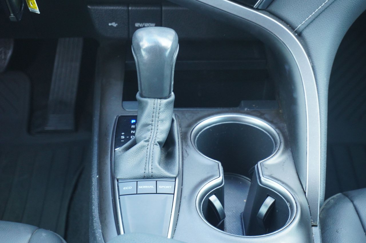 Vehicle image 14 of 30
