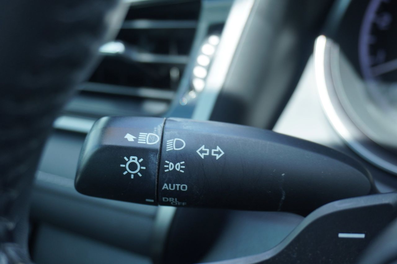 Vehicle image 21 of 30