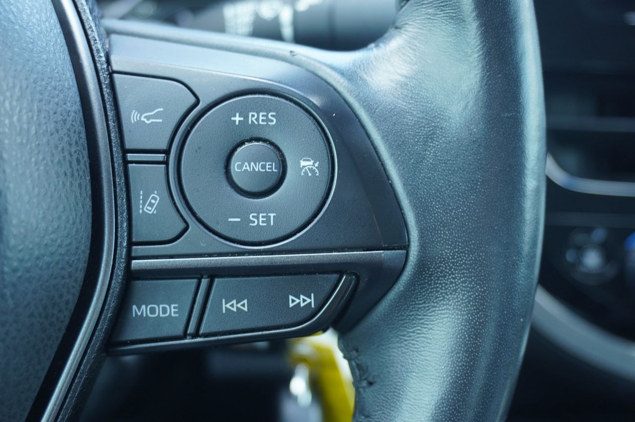 Vehicle image 17 of 30