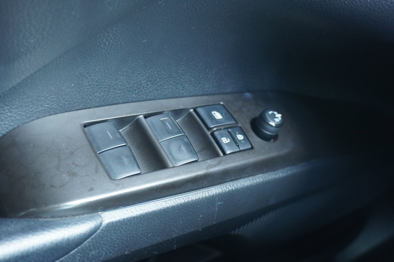 Vehicle image 23 of 30