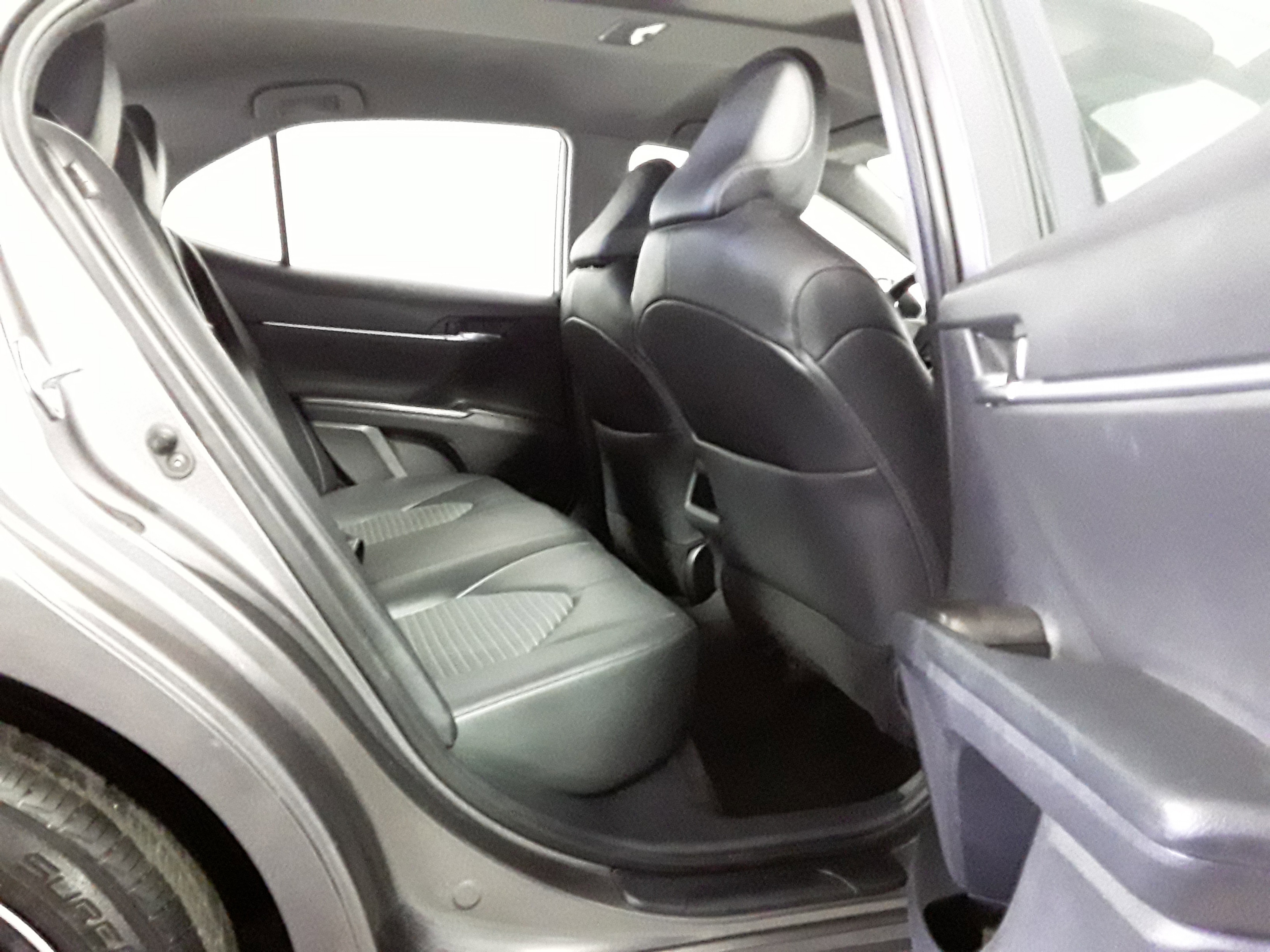 Vehicle image 16 of 21
