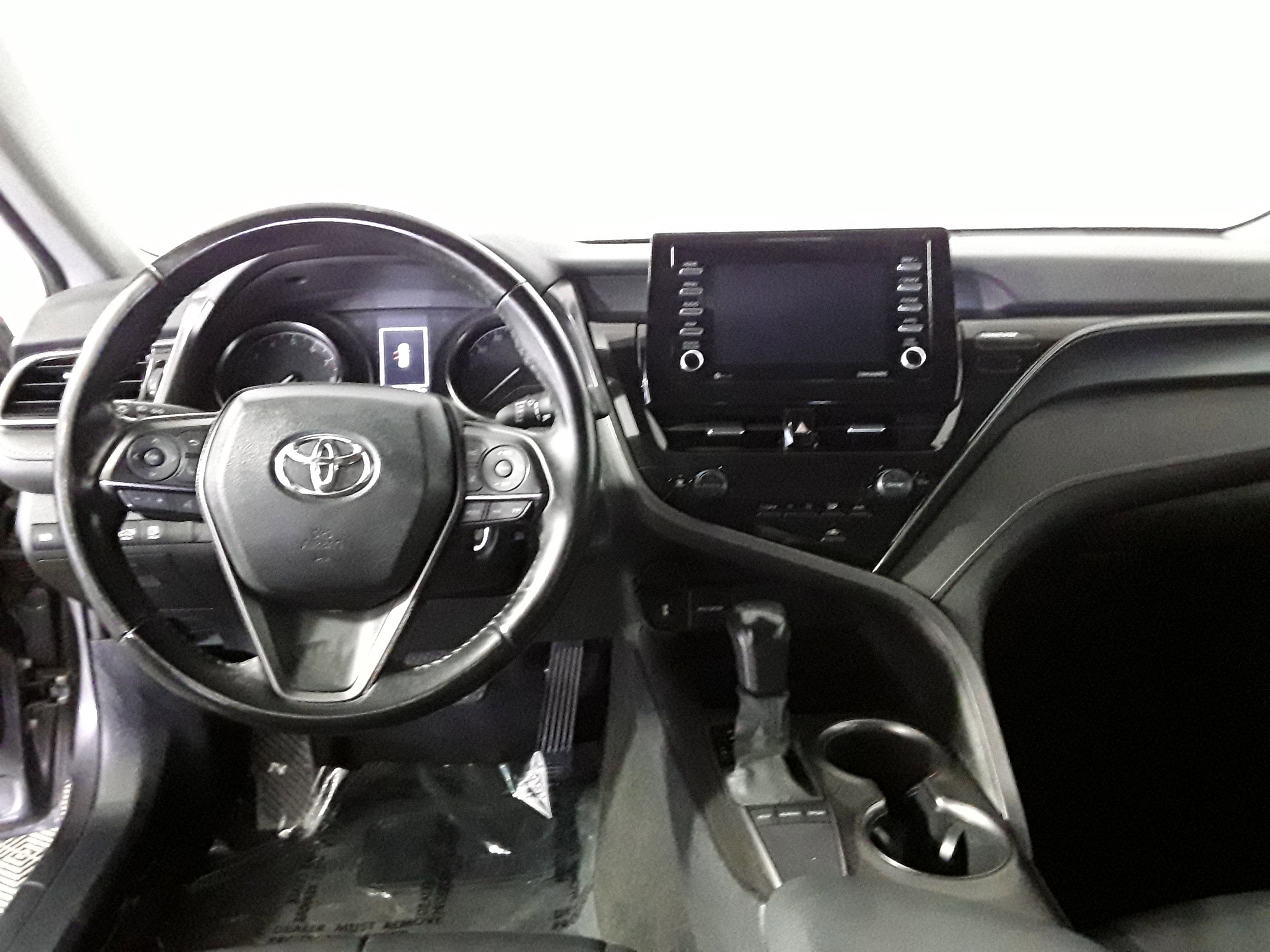 Vehicle image 13 of 21