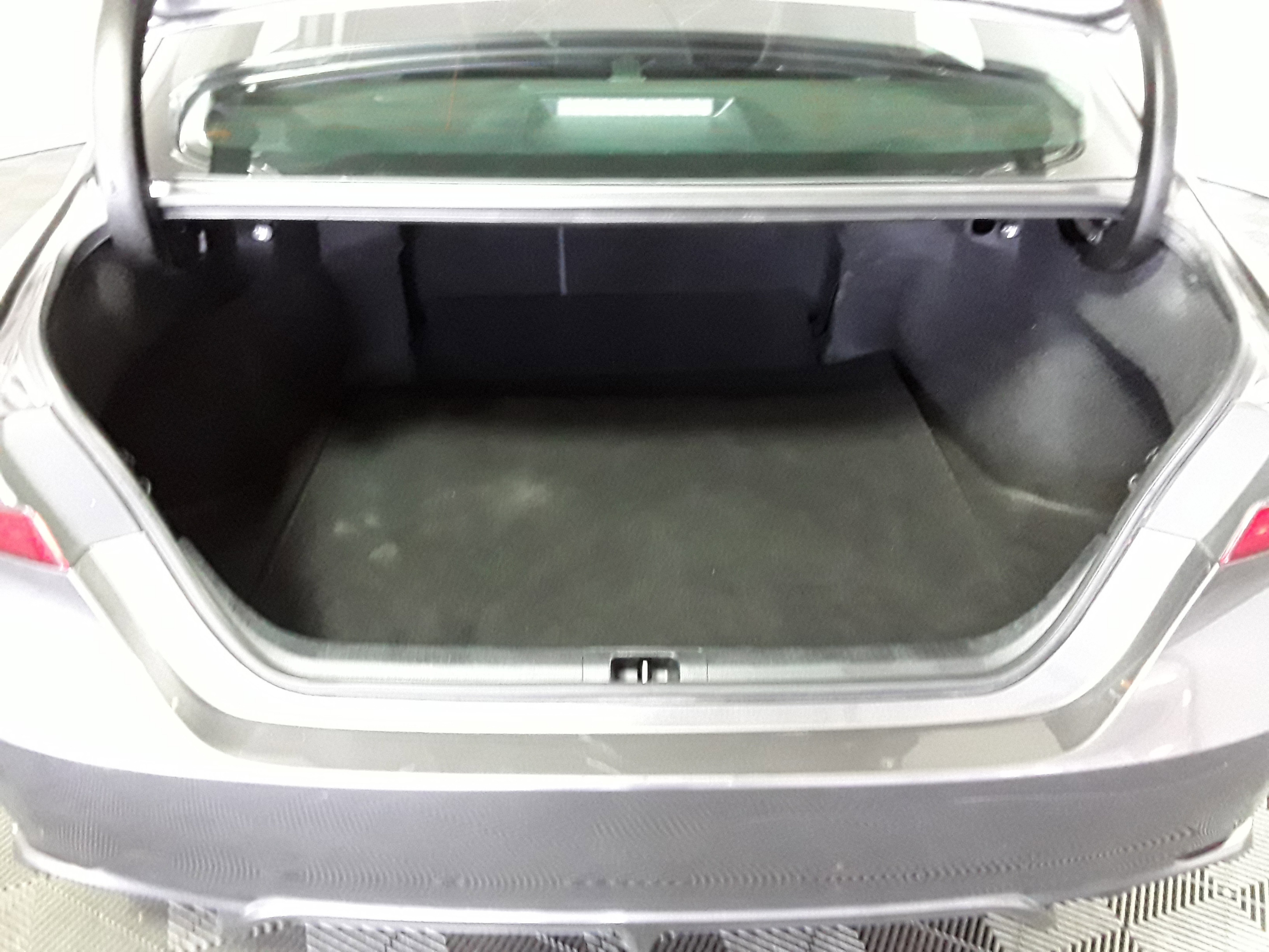 Vehicle image 11 of 21