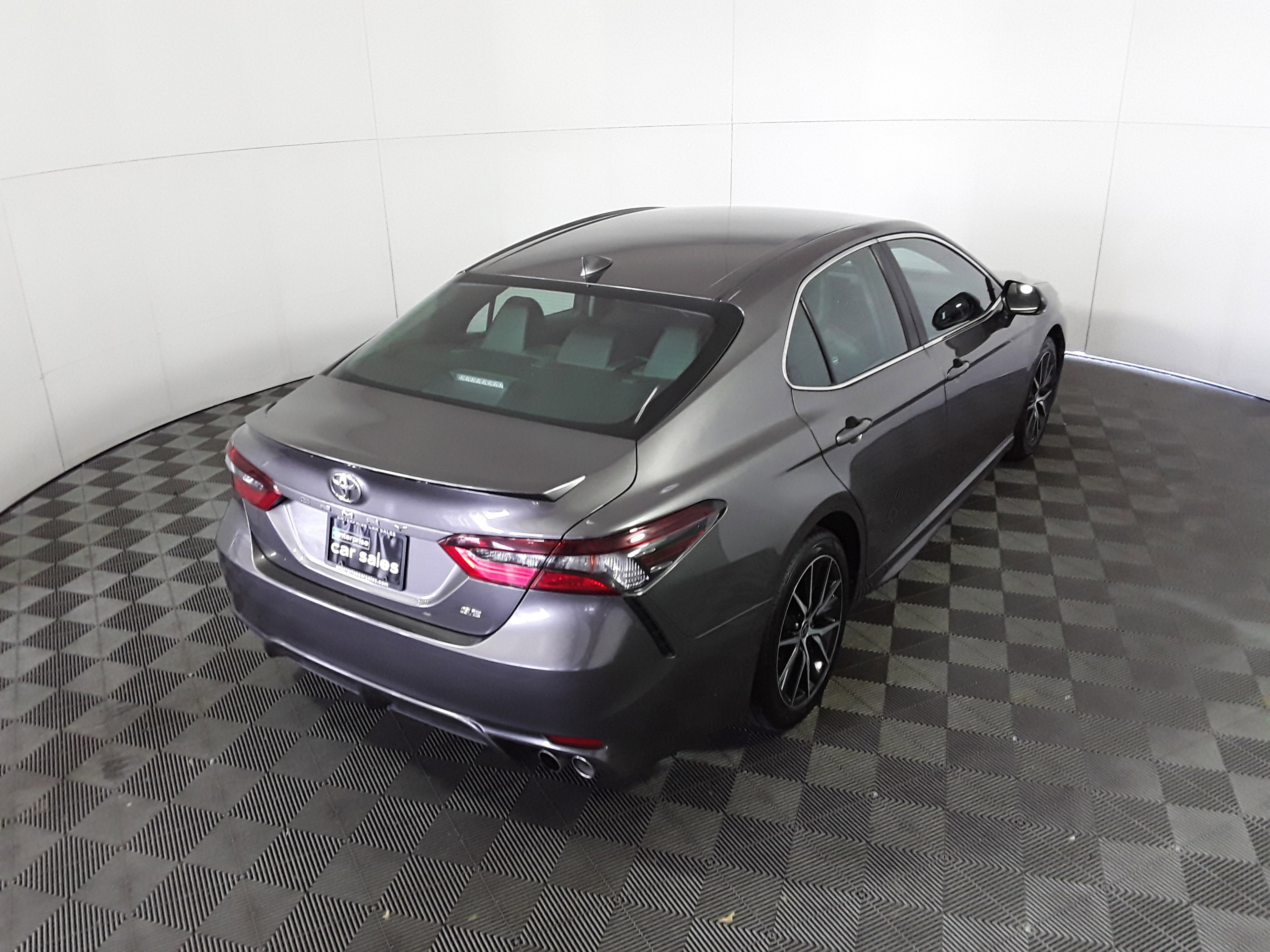 Vehicle image 7 of 21
