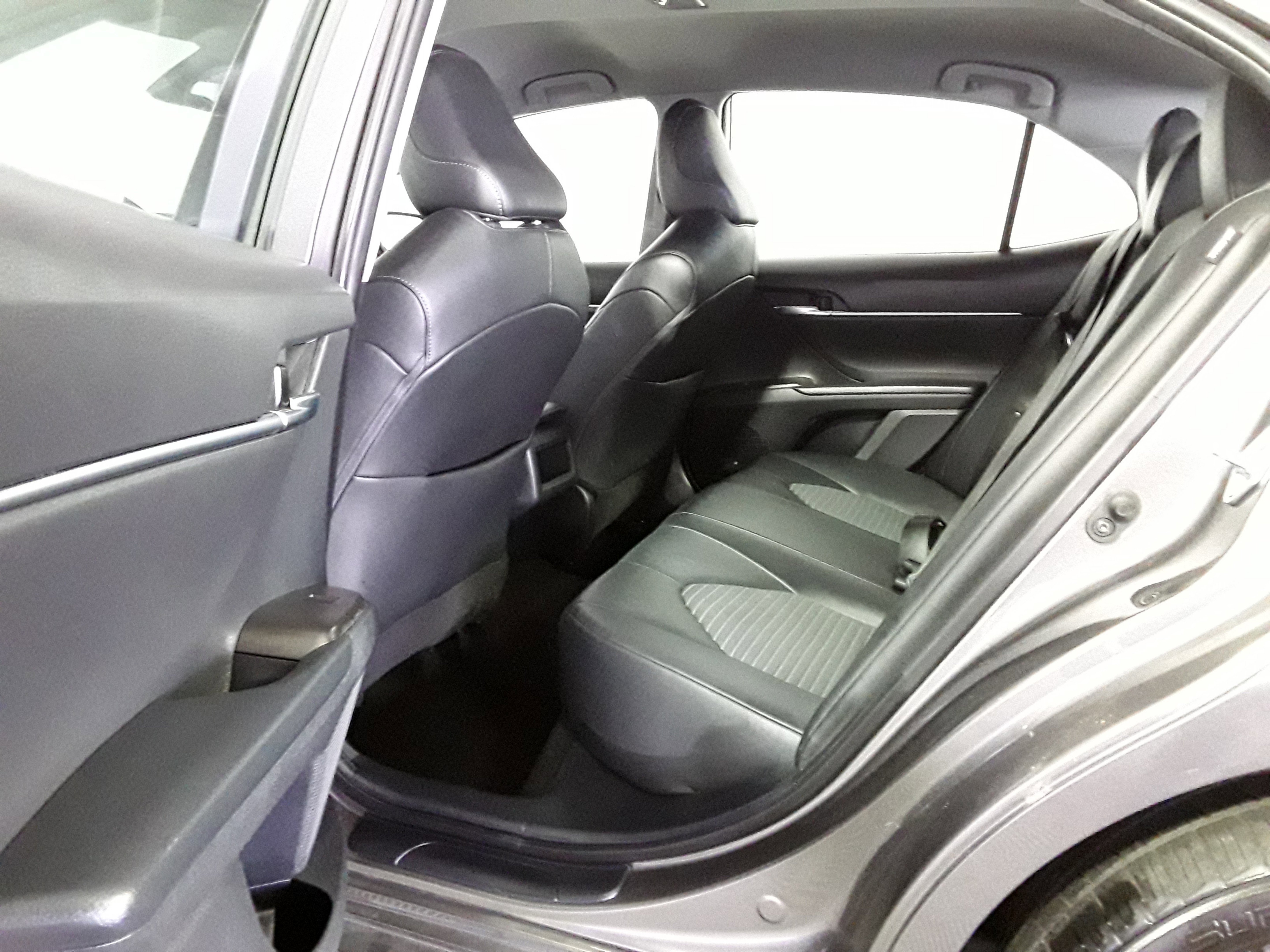 Vehicle image 15 of 21
