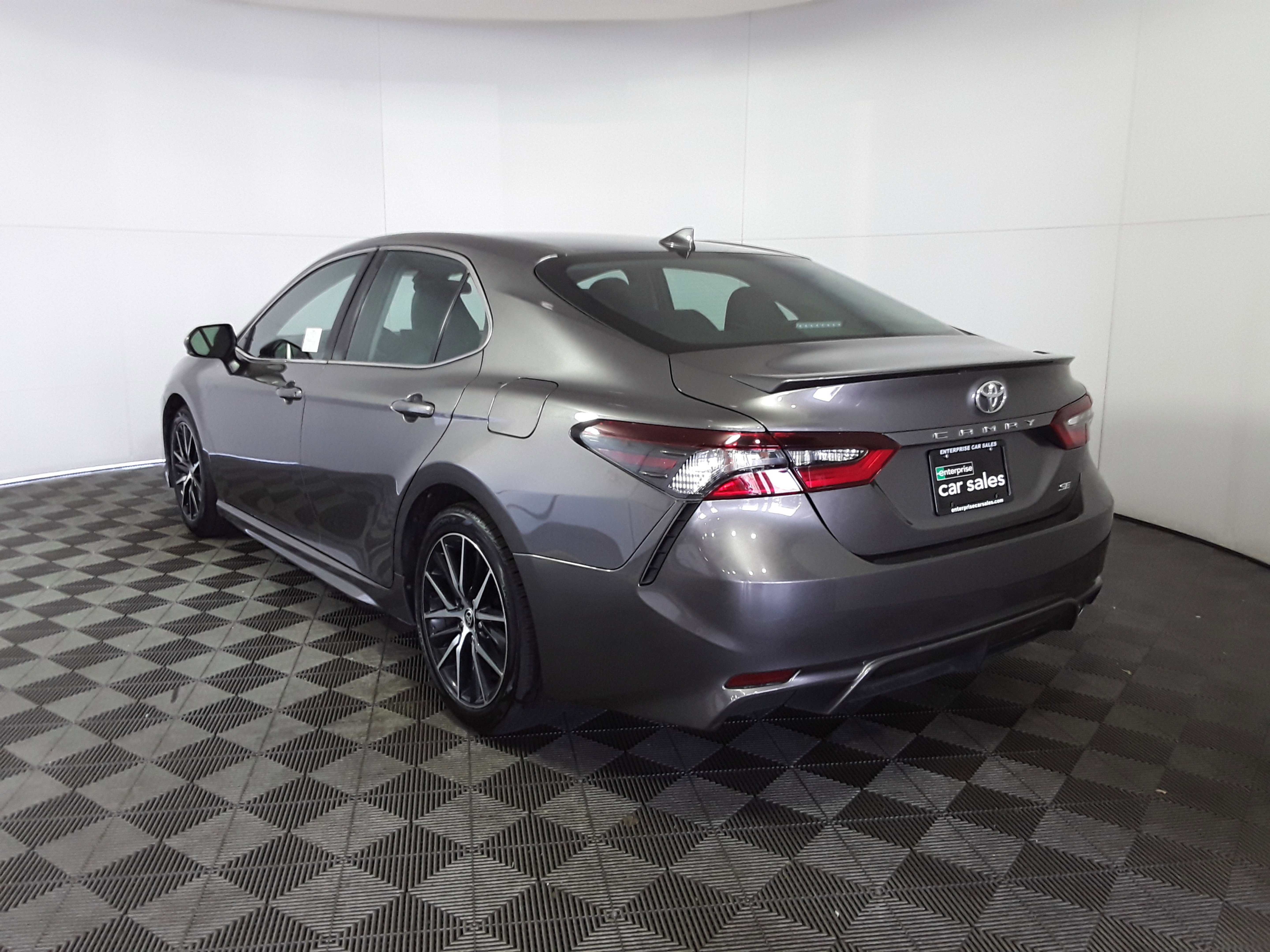 Vehicle image 9 of 21