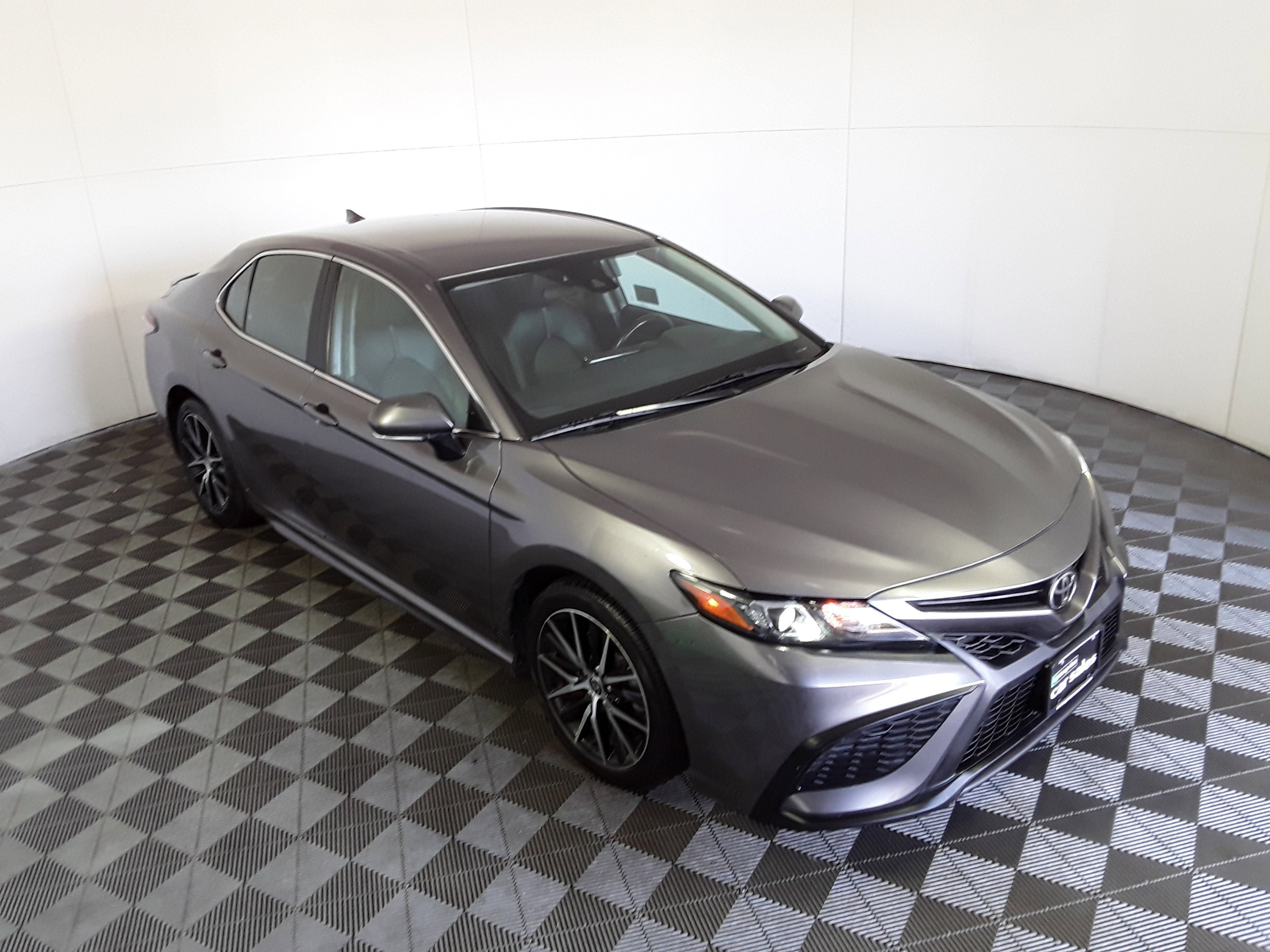 Vehicle image 5 of 21