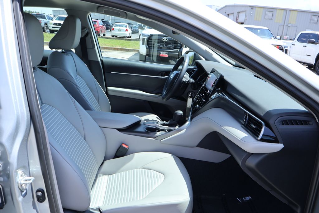 Vehicle image 14 of 25