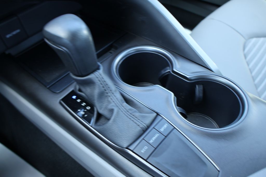 Vehicle image 21 of 25