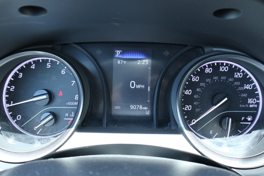 Vehicle image 17 of 25