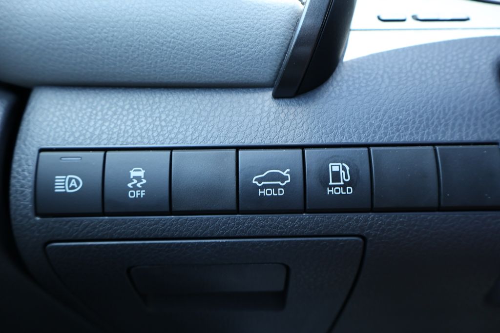 Vehicle image 23 of 25