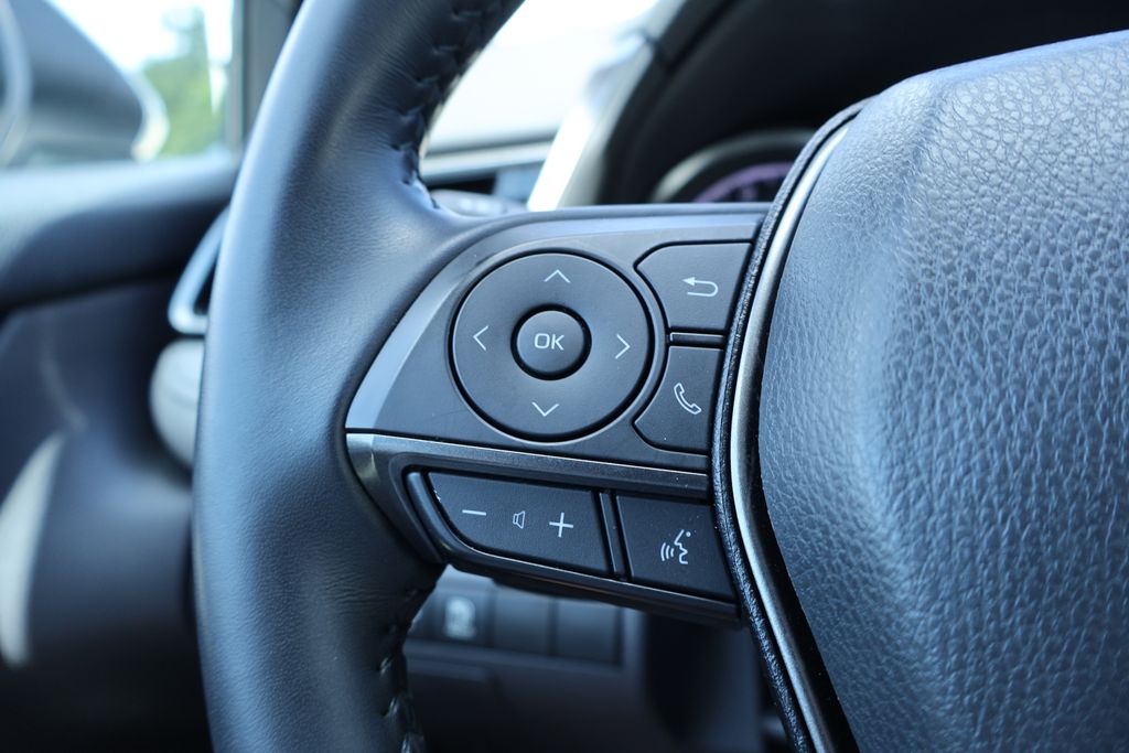 Vehicle image 18 of 25