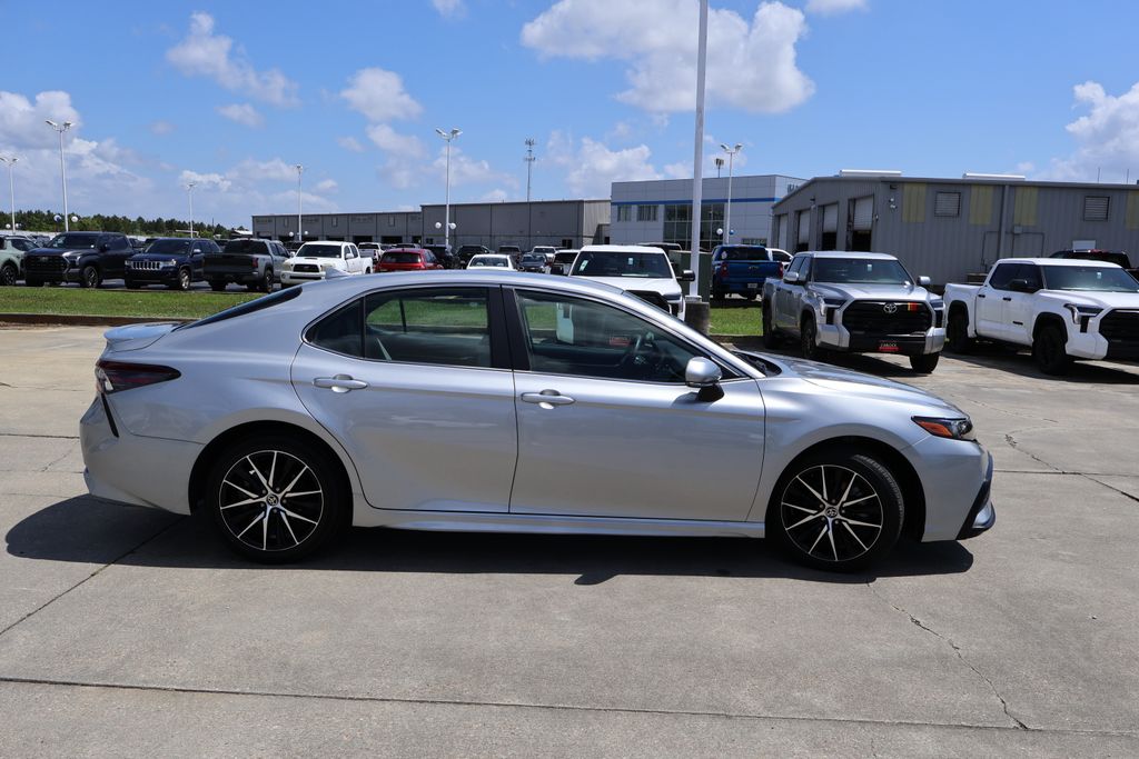 Vehicle image 4 of 25