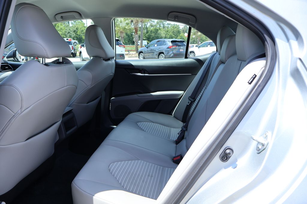 Vehicle image 15 of 25