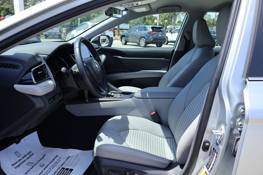 Vehicle image 13 of 25