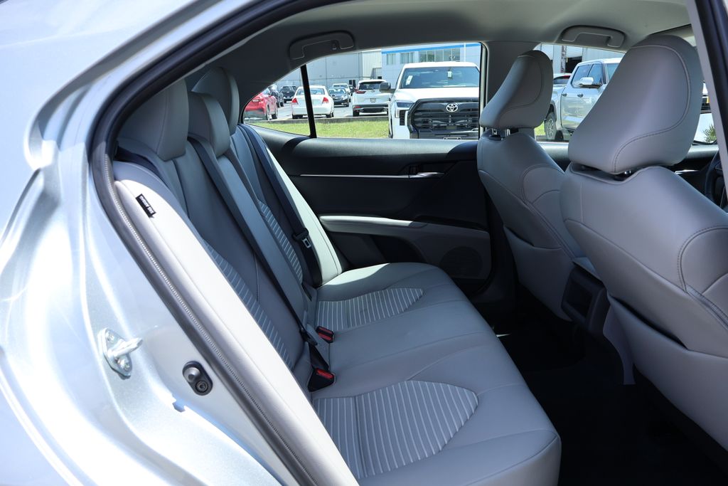 Vehicle image 16 of 25
