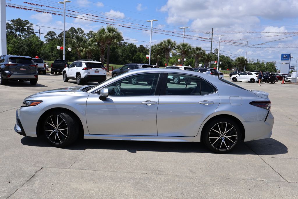 Vehicle image 8 of 25