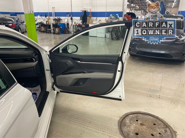 Vehicle image 19 of 23