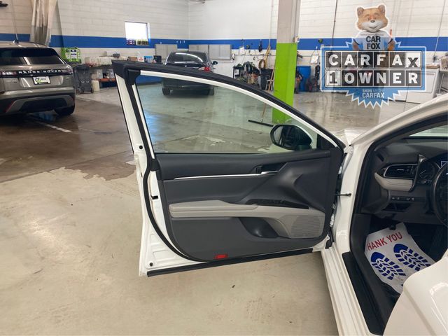 Vehicle image 13 of 23