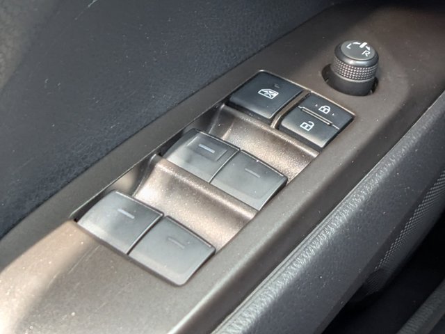 Vehicle image 23 of 29
