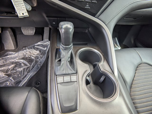 Vehicle image 18 of 29
