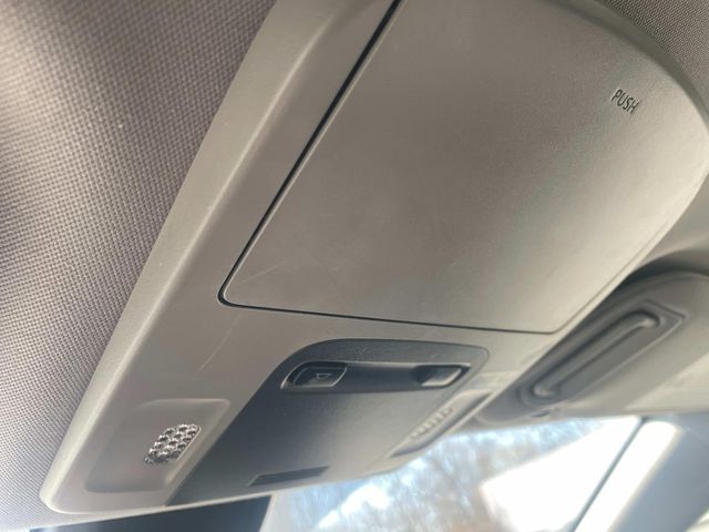 Vehicle image 21 of 35