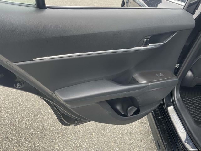 Vehicle image 23 of 35