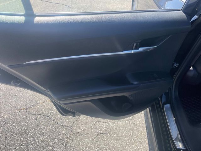 Vehicle image 13 of 35