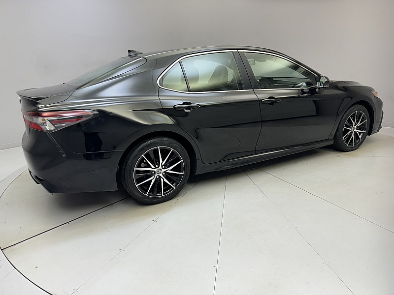 Vehicle image 2 of 39