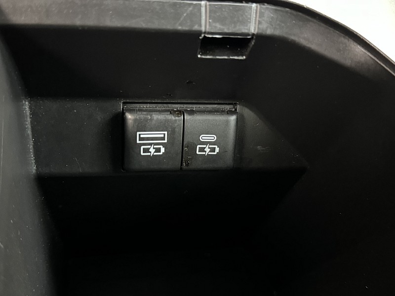 Vehicle image 35 of 39