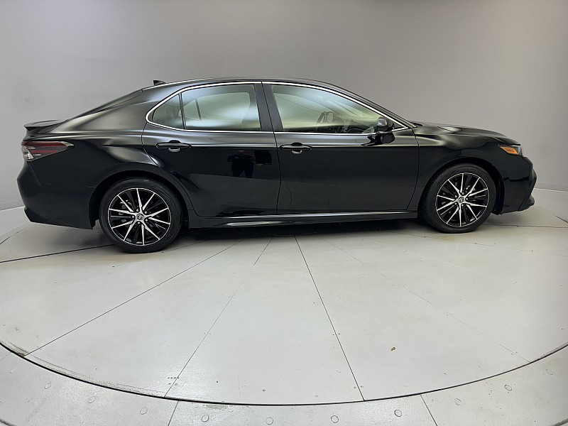 Vehicle image 6 of 39