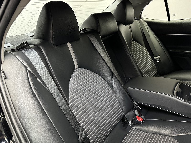 Vehicle image 18 of 39