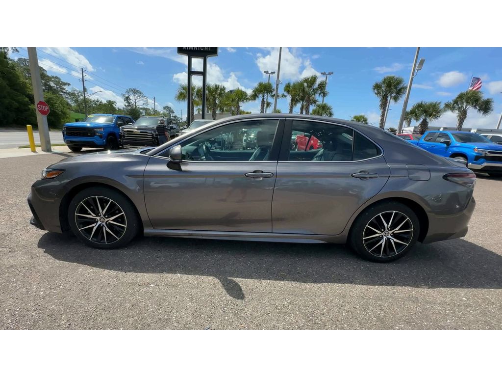 Vehicle image 13 of 28