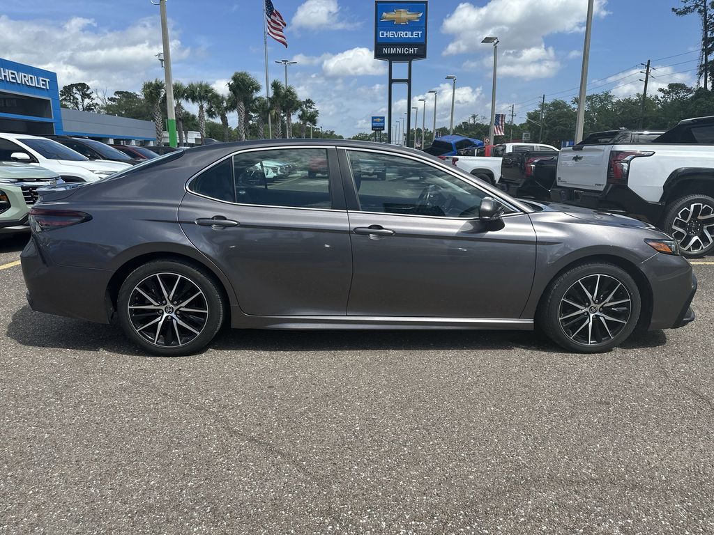 Vehicle image 17 of 28