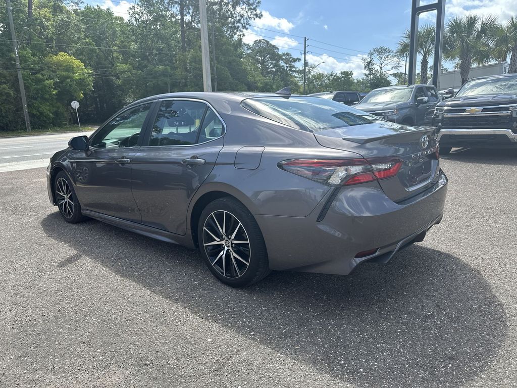 Vehicle image 8 of 28