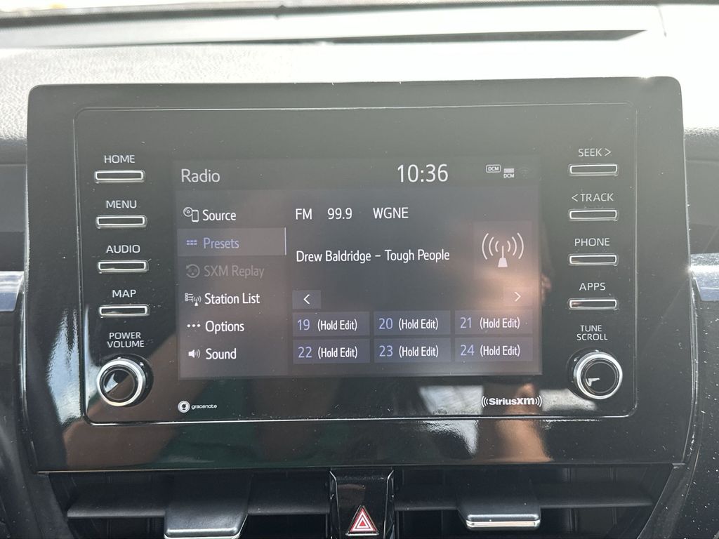 Vehicle image 23 of 28