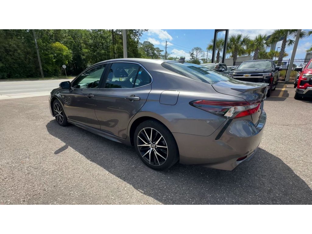 Vehicle image 12 of 28