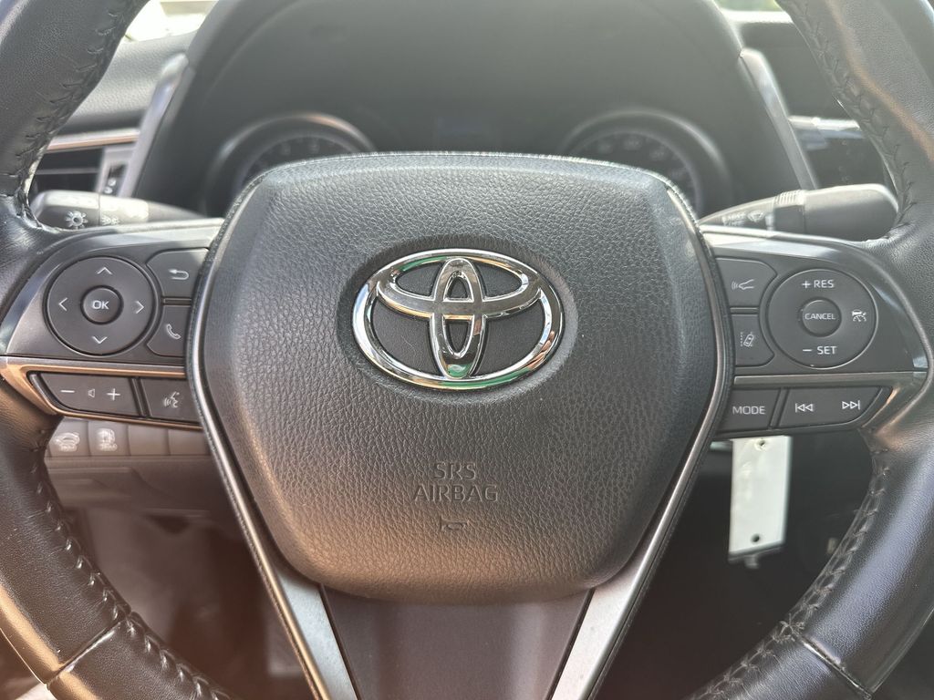 Vehicle image 21 of 28