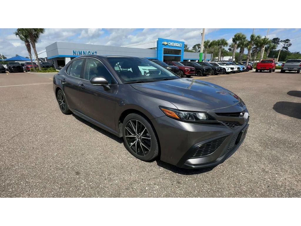 Vehicle image 15 of 28
