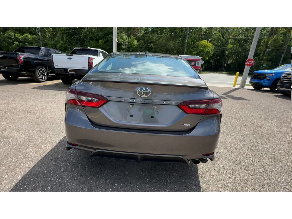 Vehicle image 11 of 28