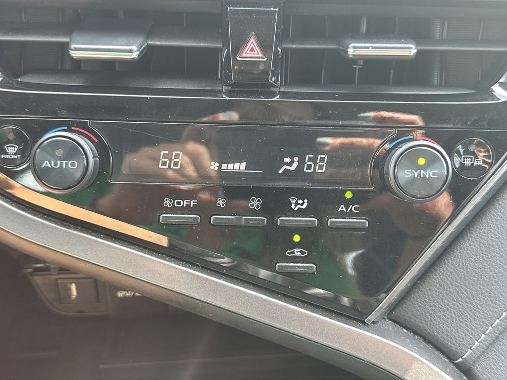 Vehicle image 26 of 28