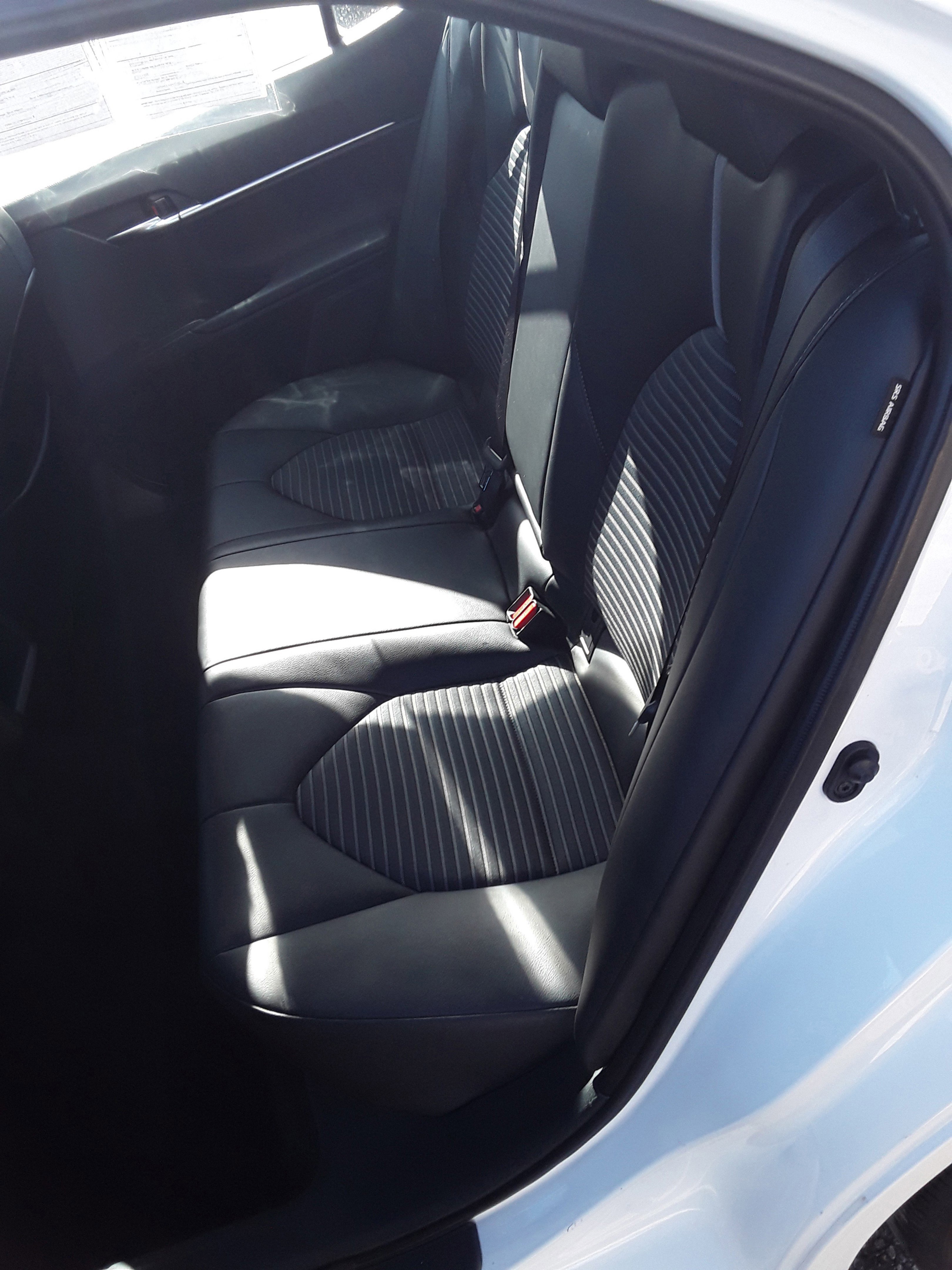 Vehicle image 13 of 27
