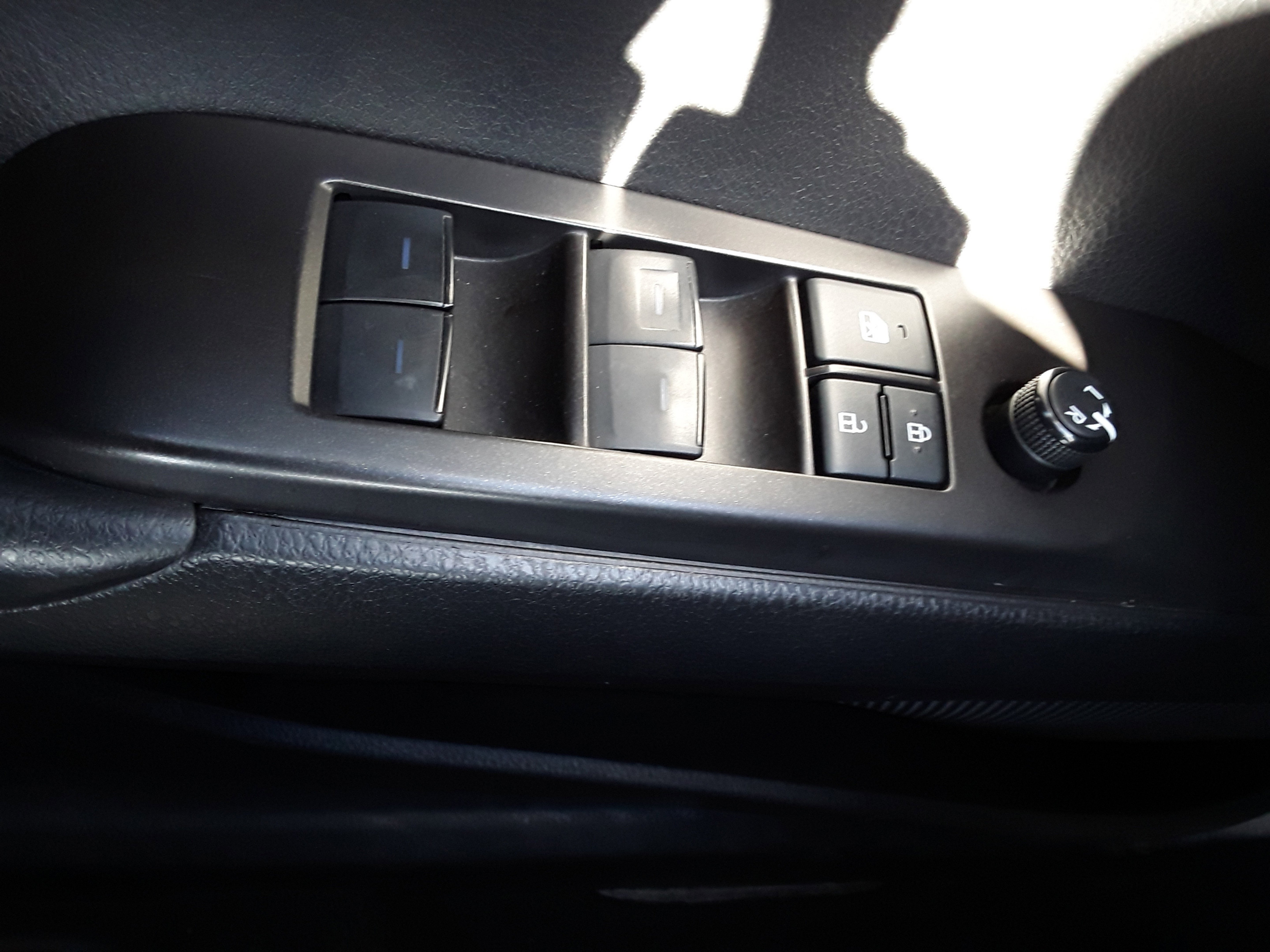 Vehicle image 18 of 27