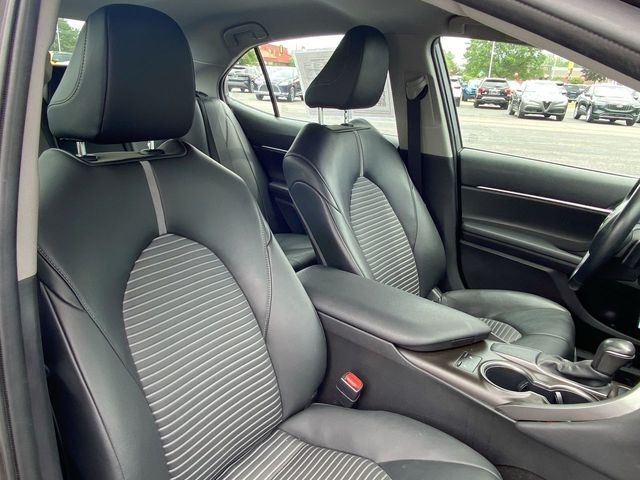 Vehicle image 15 of 32