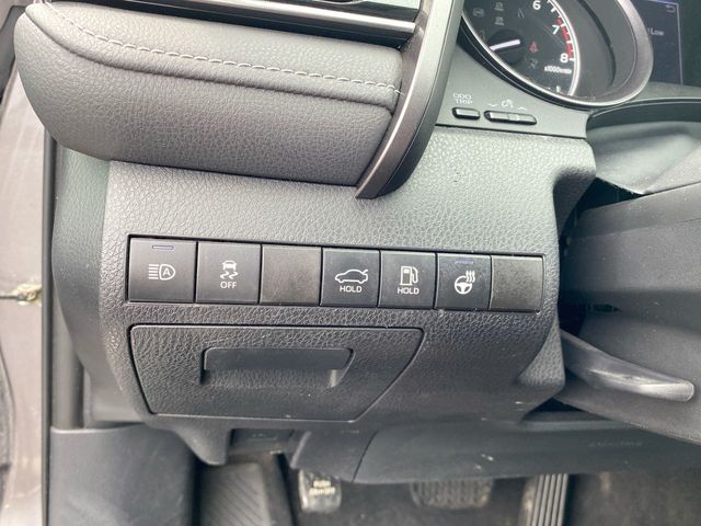 Vehicle image 28 of 32