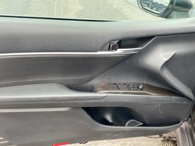Vehicle image 25 of 32