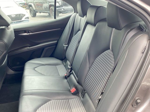 Vehicle image 13 of 32